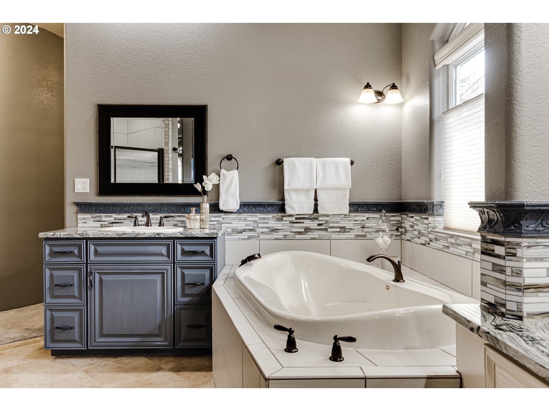 3740 Meadow View Drive Eugene, OR 97408 - Photo 33 of 46 a bathroom with a sink and a mirror