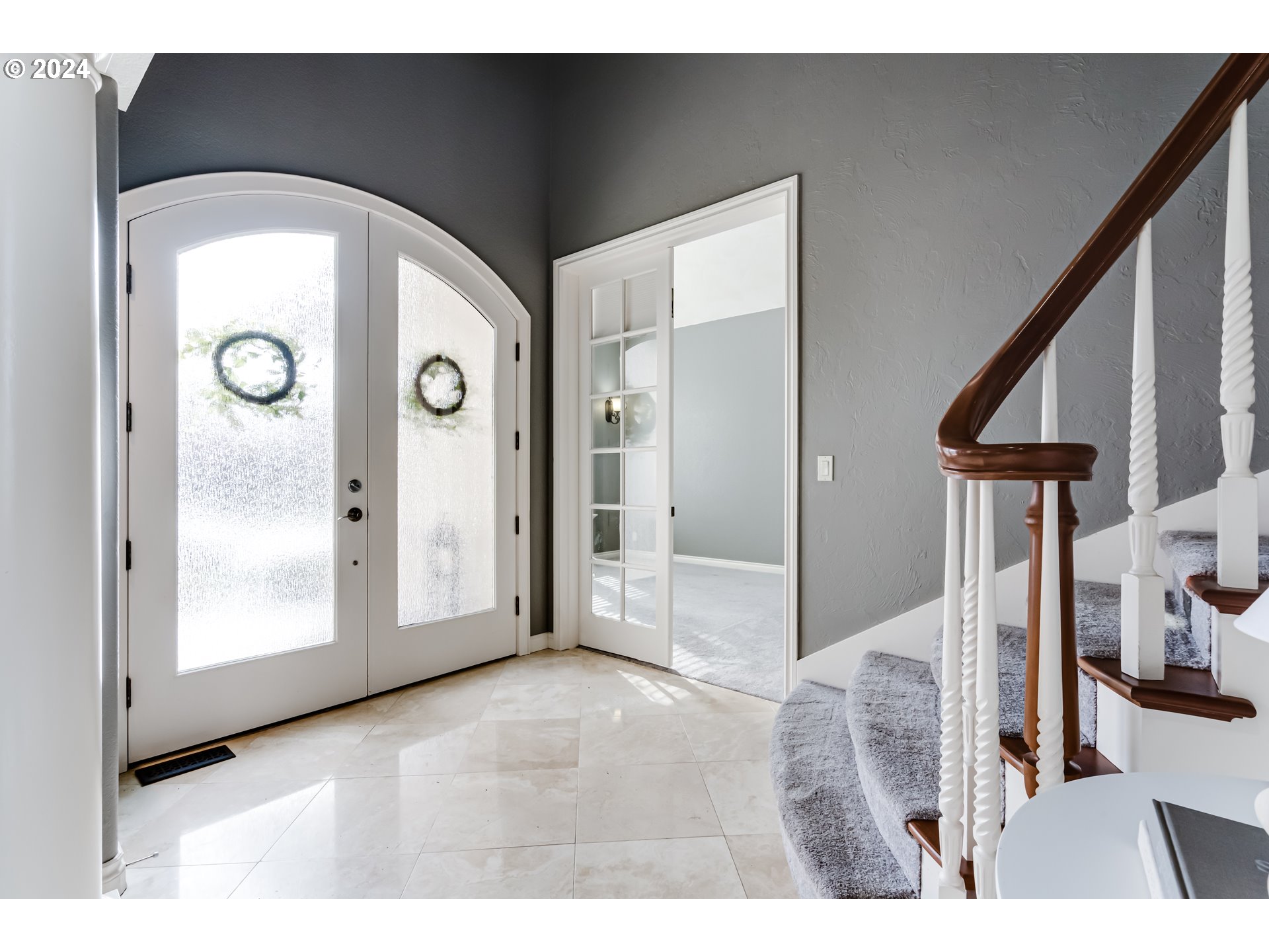 3740 Meadow View Drive Eugene, OR 97408 - Photo 4 of 46 a view of an entryway with wooden floor