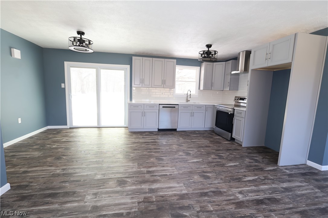 2970 Schotten Road Hubbard, OH 44425 - Photo 7 of 37 OPEN CONCEPT LIVING/KITCHEN