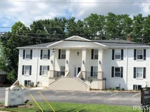 $800 | 223 East Winslow Road, Unit 1, Bloomington, IN 47401