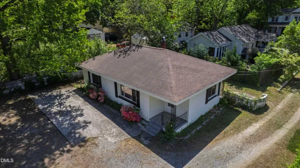 an aerial view of a house having yard