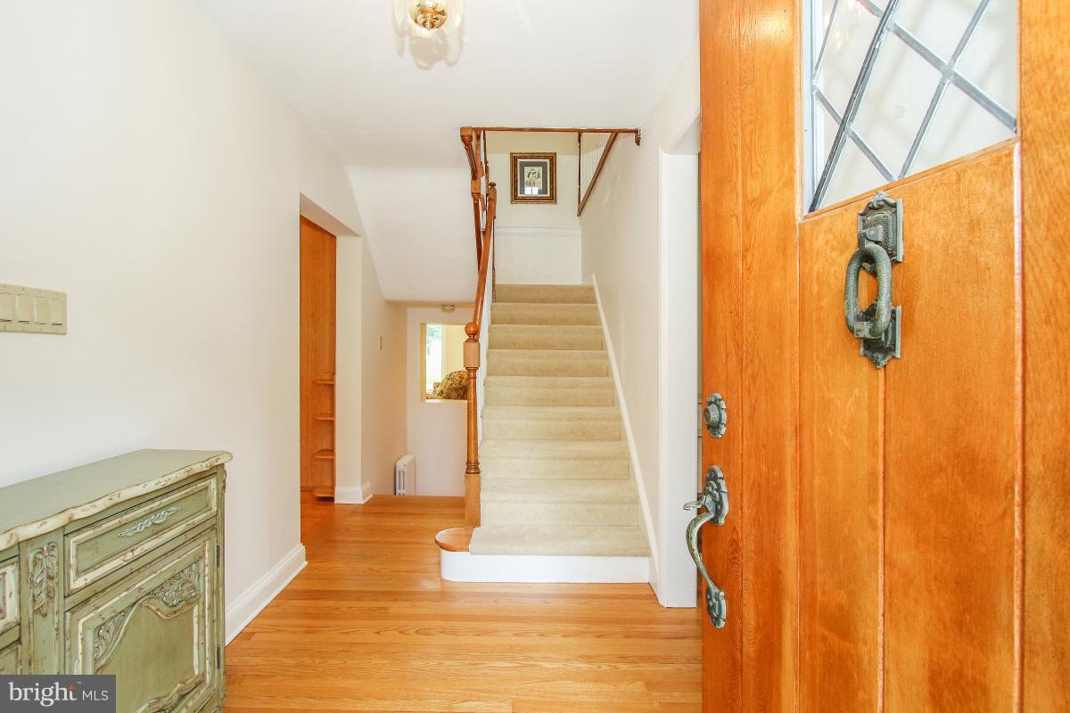 4105 Beverly Road Rockville, MD 20853 - Photo 2 of 29 Foyer