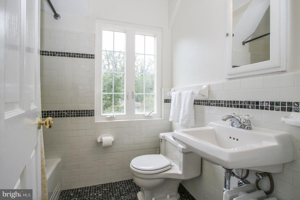 4105 Beverly Road Rockville, MD 20853 - Photo 23 of 29 Bath