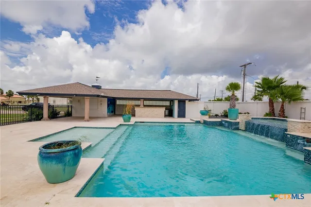 $1,499,000 | 2133 Maple Street, Port O'Connor, TX 77982