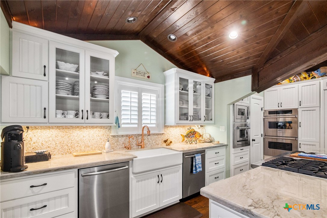 2133 Maple Street Port O'Connor, TX 77982 - Photo 6 of 48