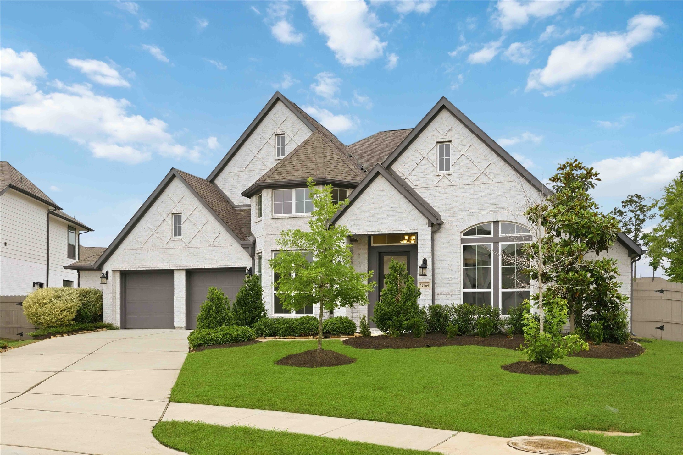 17564 Watercolor Way Conroe, TX 77302 - Photo 3 of 42 Luxury 4 bedroom, 3.5 bath home, located in the master planned community of Artavia, built my Ravenna Homes