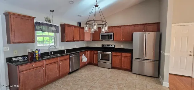 $1,800 | 204 Holly Lane, Swansboro, NC 28584