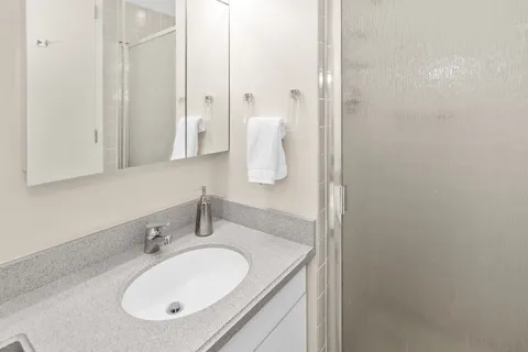 $700,000 | 900 North Lake Shore Drive, Unit 131314, Chicago, IL 60611