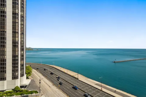 $700,000 | 900 North Lake Shore Drive, Unit 131314, Chicago, IL 60611