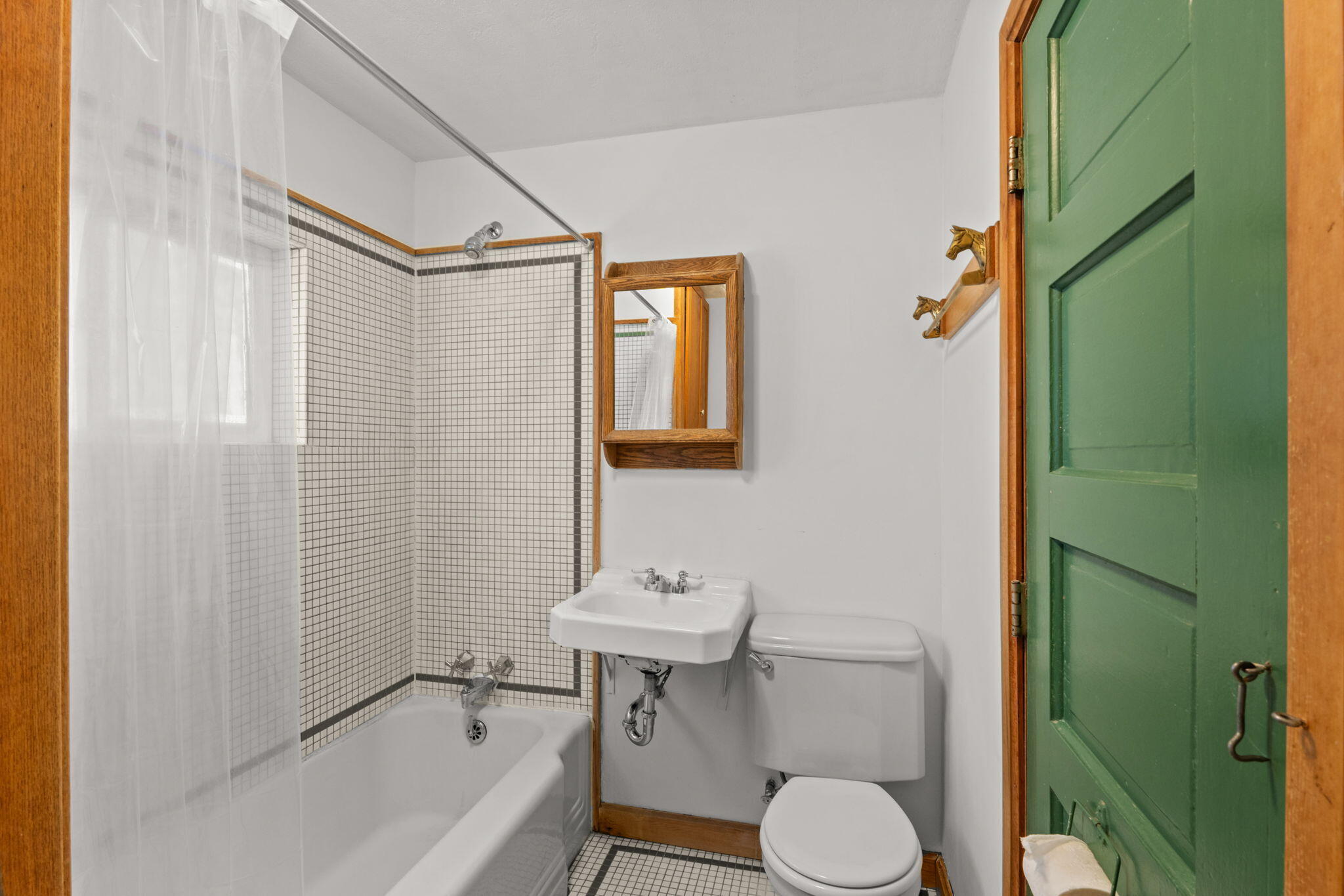 413 North 1st Avenue Hailey, ID 83333 - Photo 11 of 44 Full bath on main level