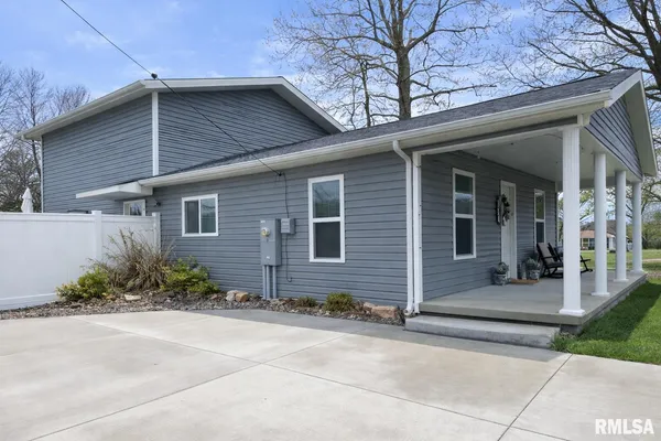 $210,000 | 606 West Lincoln Street, De Soto, IL 62924