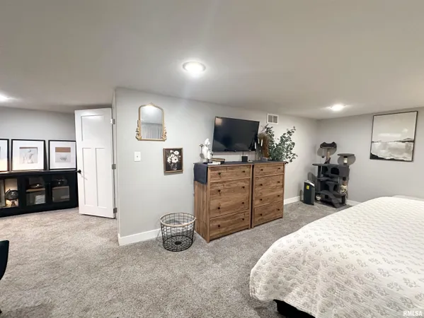 $210,000 | 606 West Lincoln Street, De Soto, IL 62924