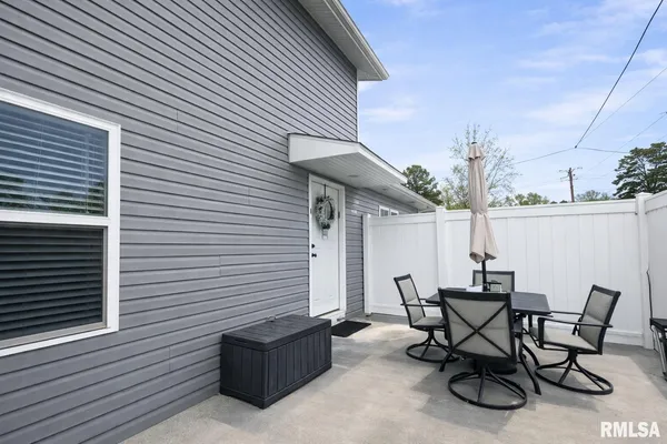 $210,000 | 606 West Lincoln Street, De Soto, IL 62924