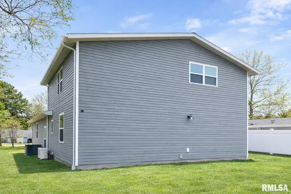 $210,000 | 606 West Lincoln Street, De Soto, IL 62924