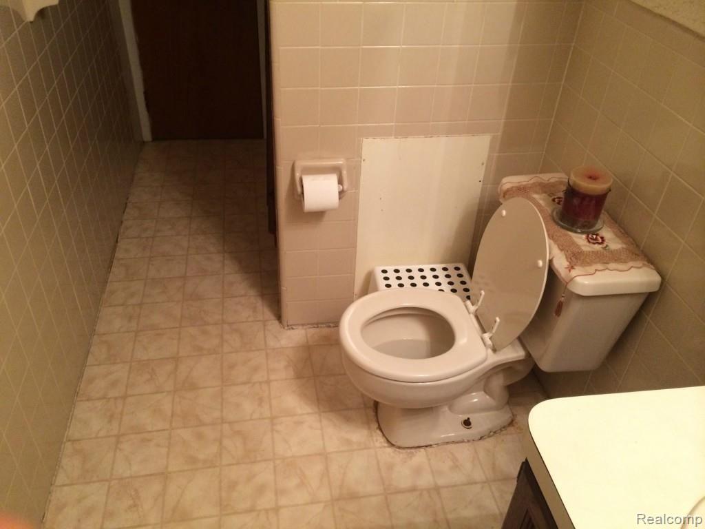 26144 Andover Street Inkster, MI 48141 - Photo 13 of 21 IMG_1643.jpg
