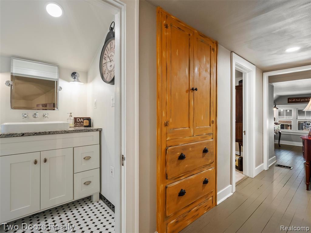 426 North Castell Avenue Rochester, MI 48307 - Photo 40 of 66 Gallery Image 40