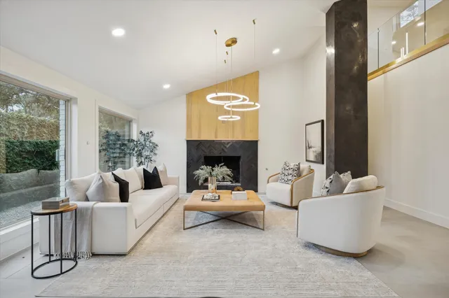 $1,079,000 | 3210 Freshmeadows Drive, Houston, TX 77063