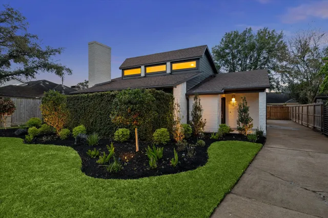a front view of house with yard