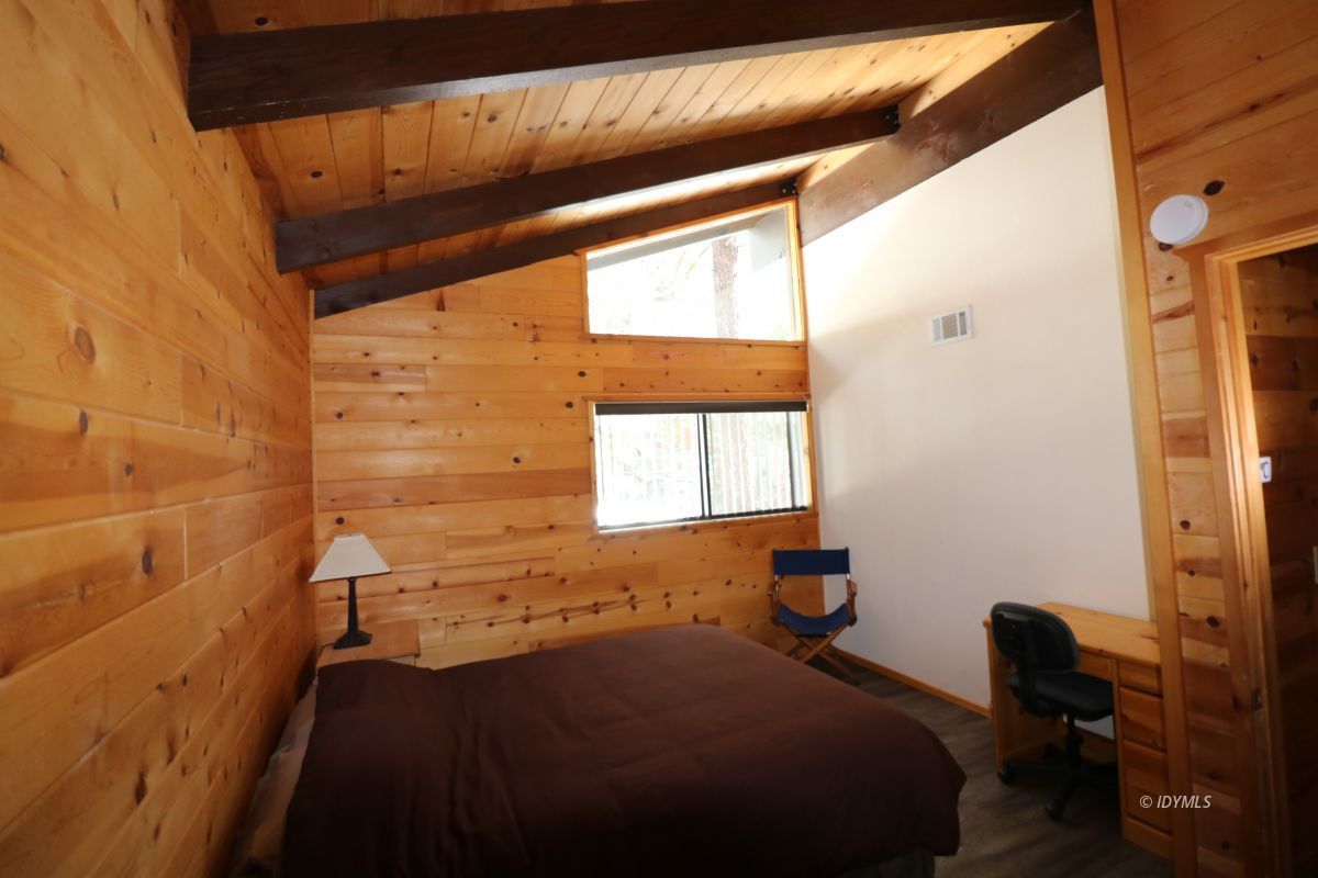 24796 Fern Valley Road Idyllwild, CA 92549 - Photo 13 of 20 a bedroom with a bed and a window
