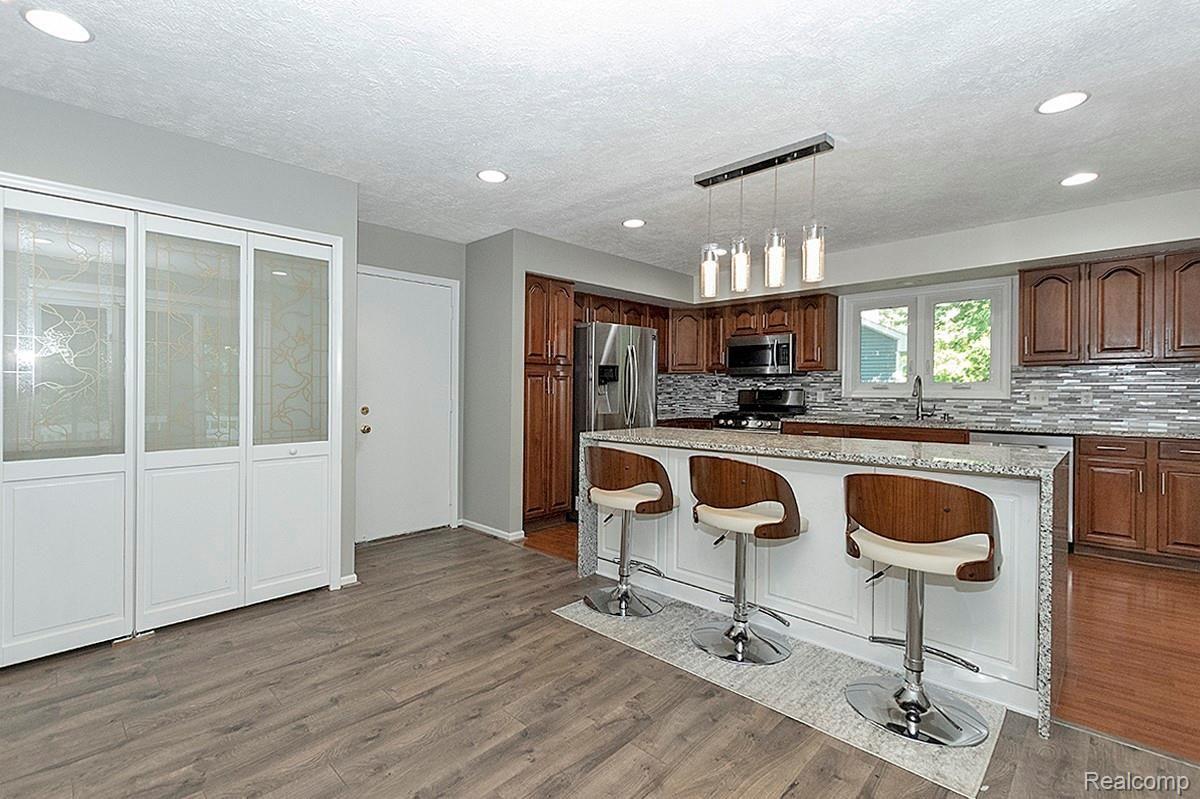 3515 Apple Valley Road Okemos, MI 48864 - Photo 5 of 39 2AV kitchen 2.JPG