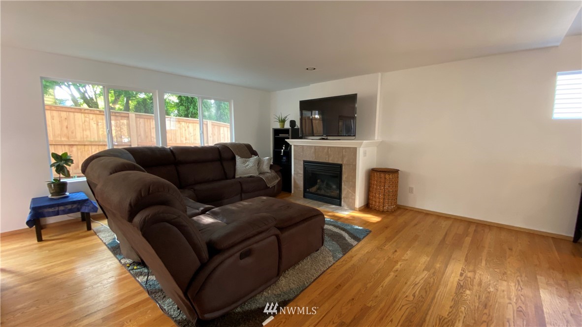 2416 194th Street Southeast Bothell, WA 98012 - Photo 5 of 23