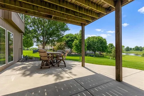 $950,000 | 11775 Northwest 81 Street, Parkville, MO 64152