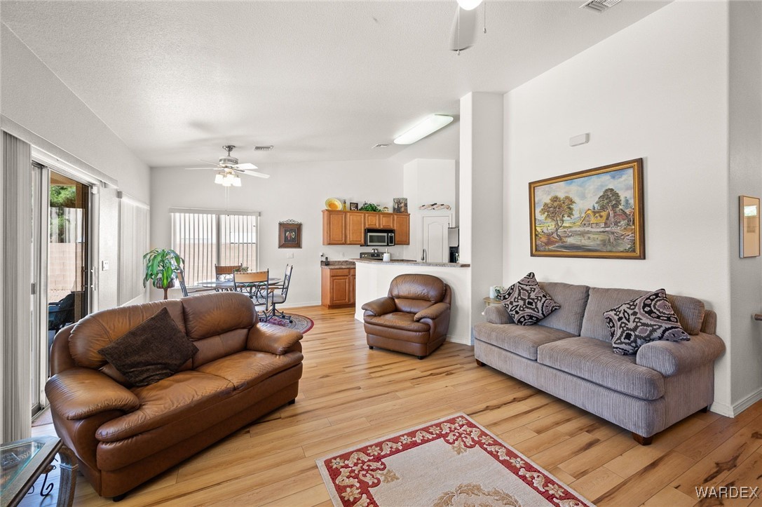 4084 Roma Road Kingman, AZ 86401 - Photo 9 of 57 Living Room