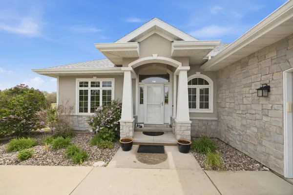 $875,000 | 323 Wileman Drive, Edgerton, WI 53534