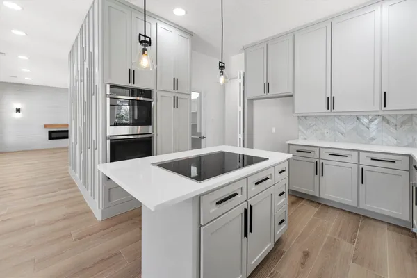 $1,225,000 | 30 East Wedgemere Circle, The Woodlands, TX 77381