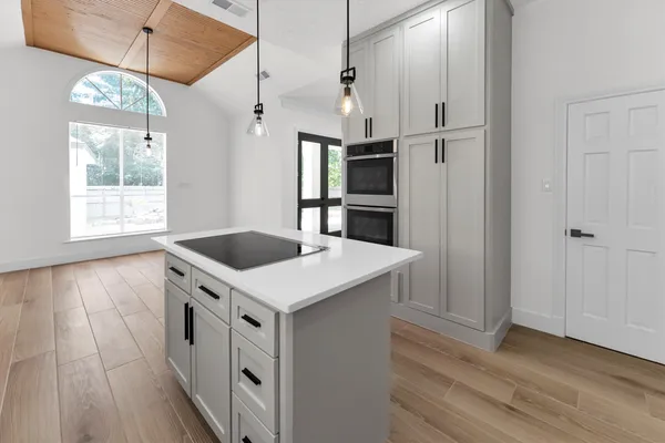 $1,225,000 | 30 East Wedgemere Circle, The Woodlands, TX 77381