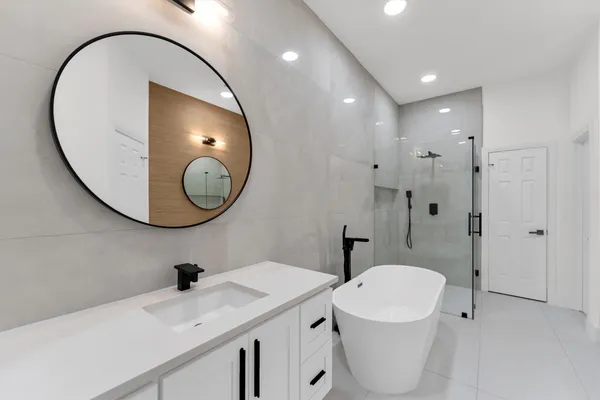 $1,225,000 | 30 East Wedgemere Circle, The Woodlands, TX 77381