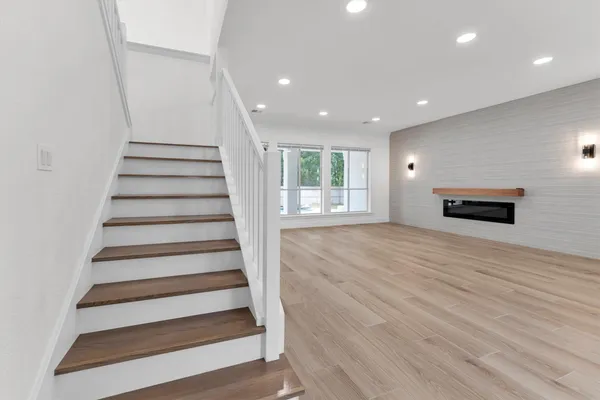 $1,225,000 | 30 East Wedgemere Circle, The Woodlands, TX 77381