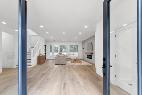 $1,225,000 | 30 East Wedgemere Circle, The Woodlands, TX 77381