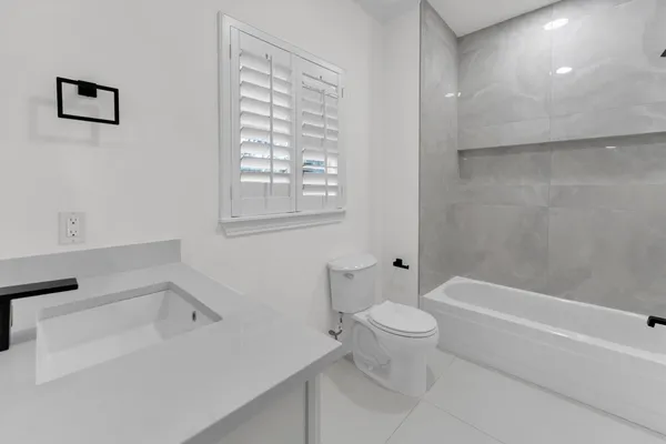 $1,225,000 | 30 East Wedgemere Circle, The Woodlands, TX 77381