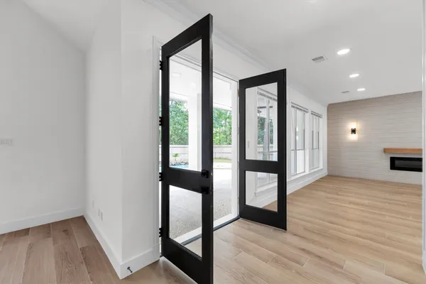 $1,225,000 | 30 East Wedgemere Circle, The Woodlands, TX 77381