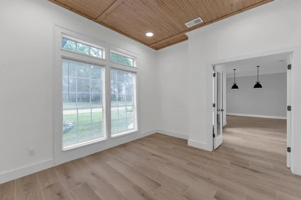 $1,225,000 | 30 East Wedgemere Circle, The Woodlands, TX 77381