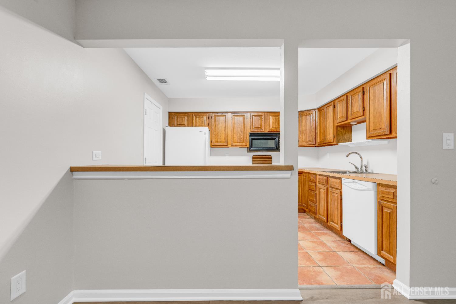 5101 Stonehedge Road, Unit 5101 Edison, NJ 08820 - Photo 9 of 29 Gallery Image 9