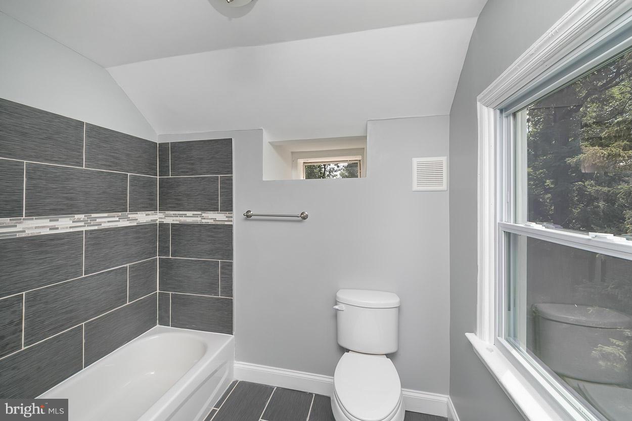 3705 West Cold Spring Lane Baltimore, MD 21215 - Photo 18 of 27 Bath (Master)