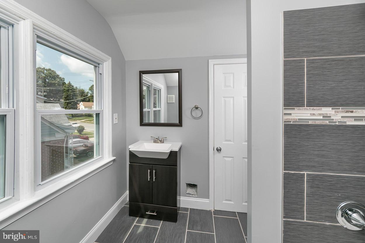3705 West Cold Spring Lane Baltimore, MD 21215 - Photo 20 of 27 Bath (Master)