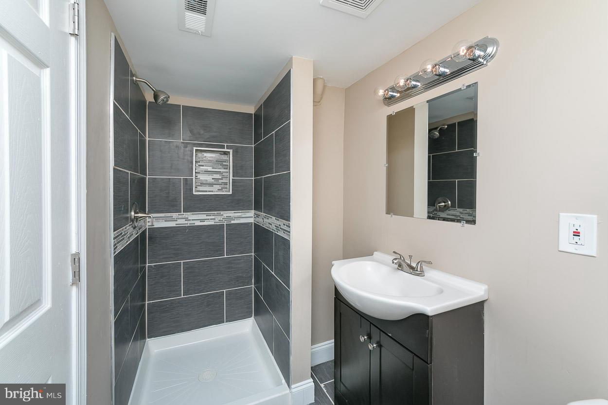 3705 West Cold Spring Lane Baltimore, MD 21215 - Photo 23 of 27 Bath