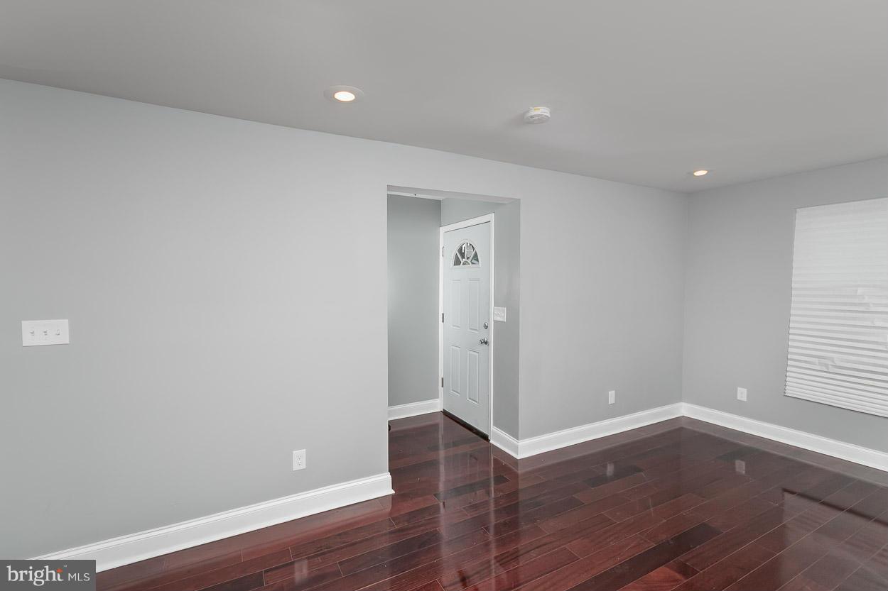 3705 West Cold Spring Lane Baltimore, MD 21215 - Photo 6 of 27 Living Room