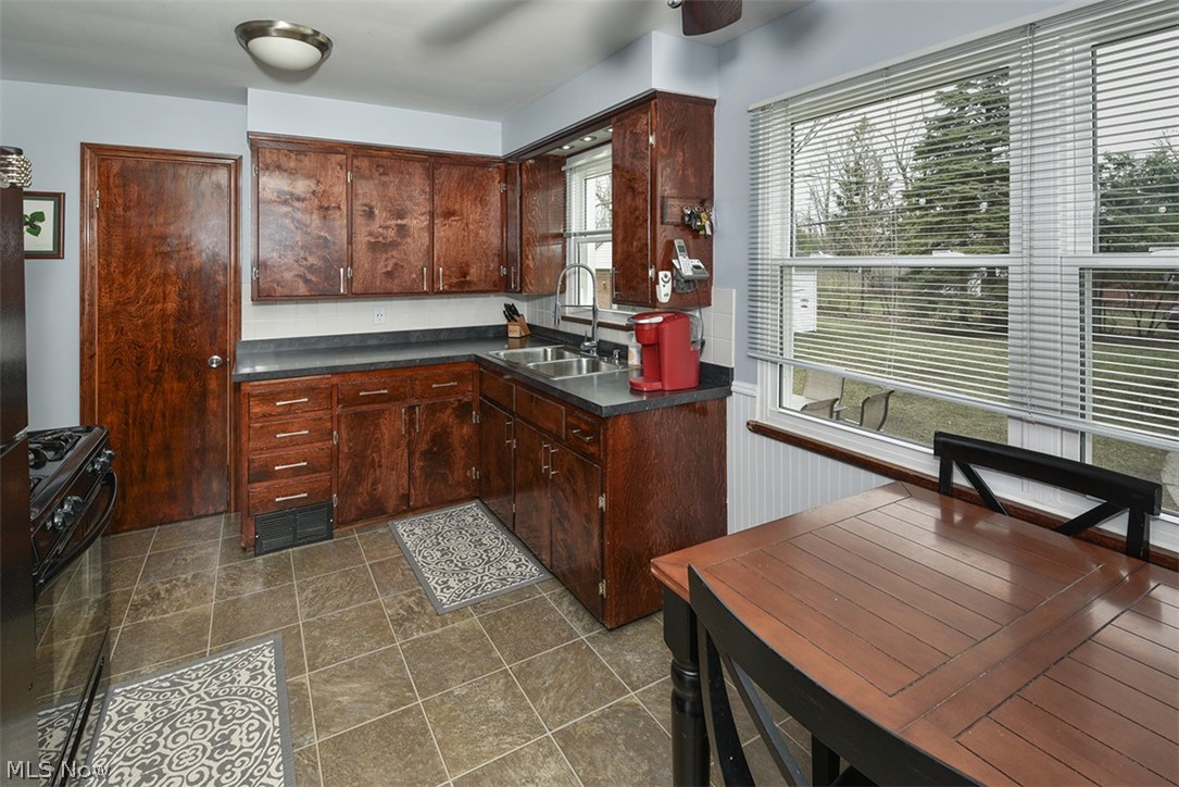 4379 West Anderson Road South Euclid, OH 44121 - Photo 7 of 28