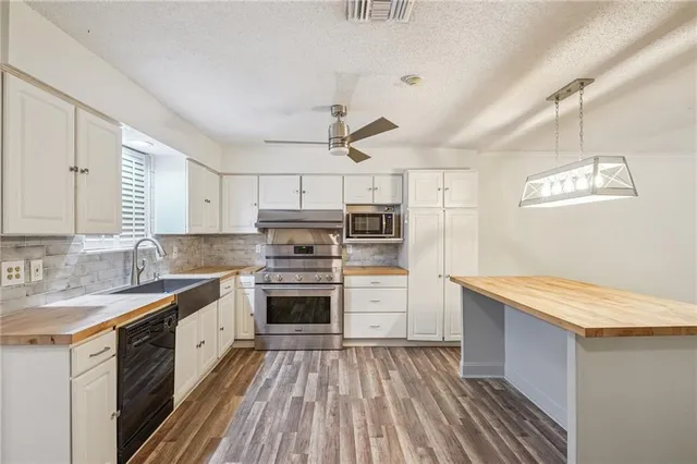 $210,000 | 131 Ann Lane, St. Rose, LA 70087