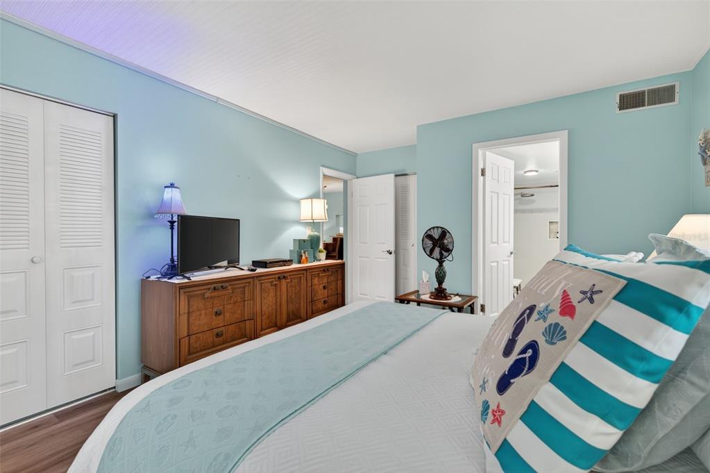 1430 Heather Ridge Boulevard, Unit 101 Dunedin, FL 34698 - Photo 27 of 44 a bedroom with a bed and a flat screen tv