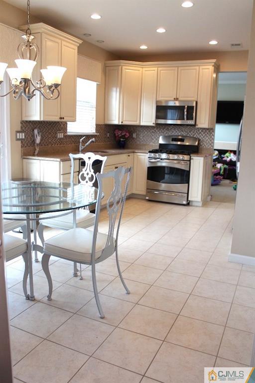 9 Carnation Road Monroe Township, NJ 08831 - Photo 2 of 25 Gallery Image 2