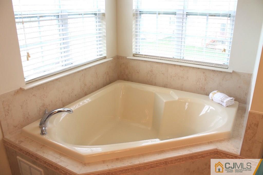 9 Carnation Road Monroe Township, NJ 08831 - Photo 13 of 25 Gallery Image 13
