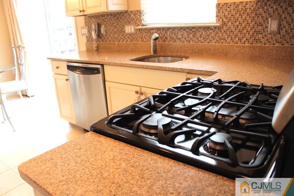 9 Carnation Road Monroe Township, NJ 08831 - Photo 4 of 25 Gallery Image 4