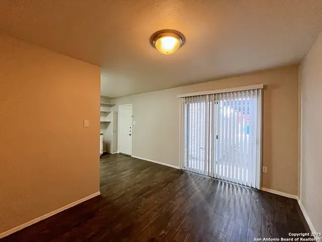 $950 | 2802 Lasses Boulevard, Unit 1, San Antonio, TX 78223