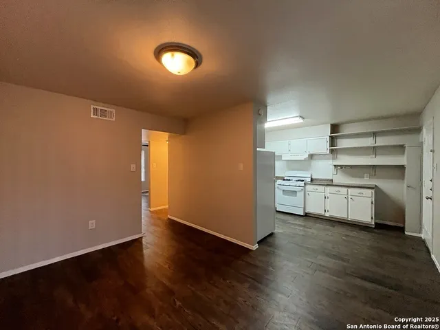 $950 | 2802 Lasses Boulevard, Unit 1, San Antonio, TX 78223