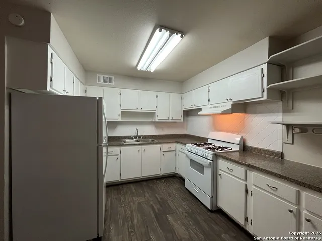 $950 | 2802 Lasses Boulevard, Unit 1, San Antonio, TX 78223